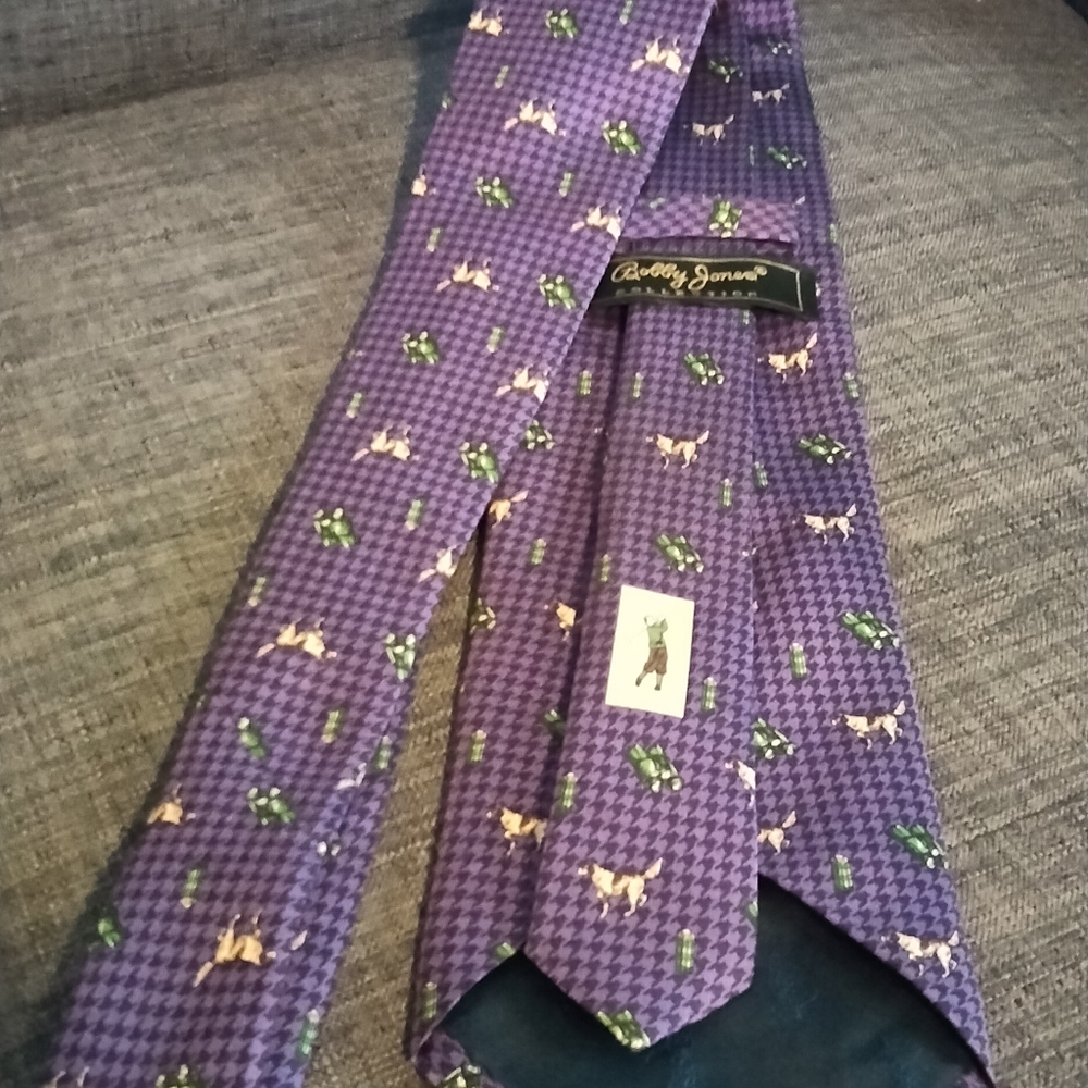 Bobby Jones Purple Dog Patterned Men's Tie 100% silk